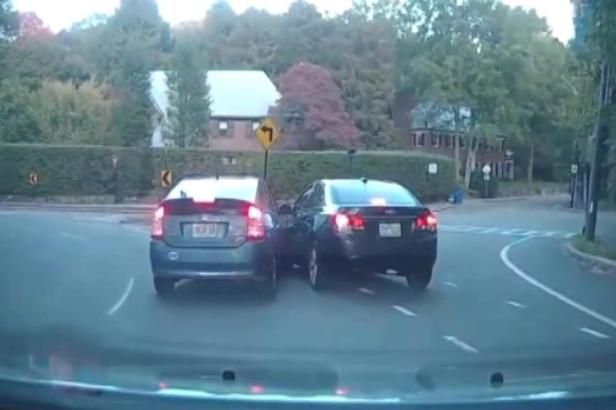 obrázek: Pozor, zákruta! Nová technologie auto upozorní na blížící se nebezpečí