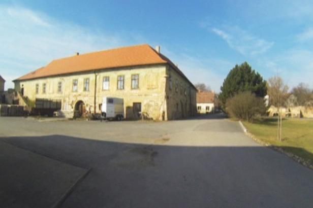 obrázek: Praha chce za stovky milionů opravit statek, účel zatím není příliš jasný