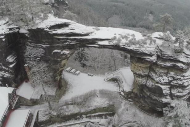 obrázek: Pravčická brána podle geologů nemá skryté praskliny