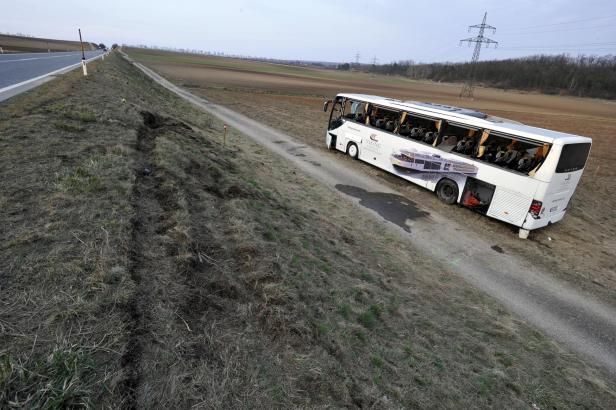 obrázek: Při nehodě českého autobusu v Rakousku se zranilo 13 lidí