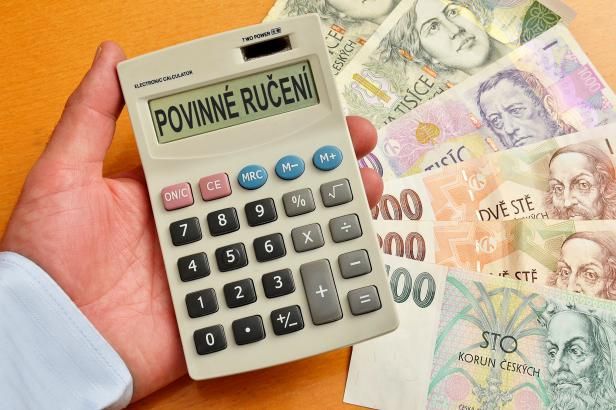 obrázek: Přibylo vozidel s povinným ručením, řidiči si častěji připlácí