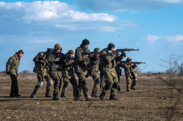 obrázek: Příměří nepříměří. Prapor Azov se připravuje na útok rebelů na Mariupol