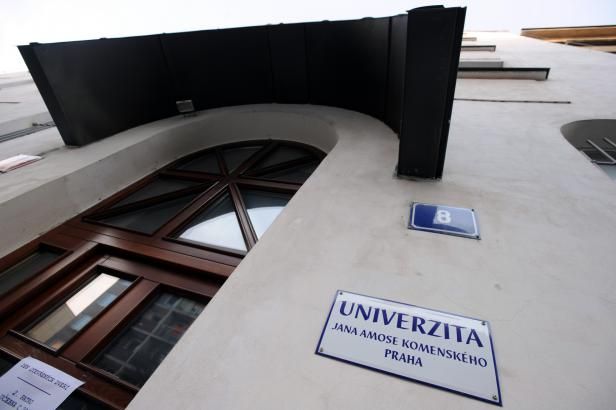 obrázek: Pro 500 studentů UJAKu se našlo 400 míst. Budou muset dělat přijímačky