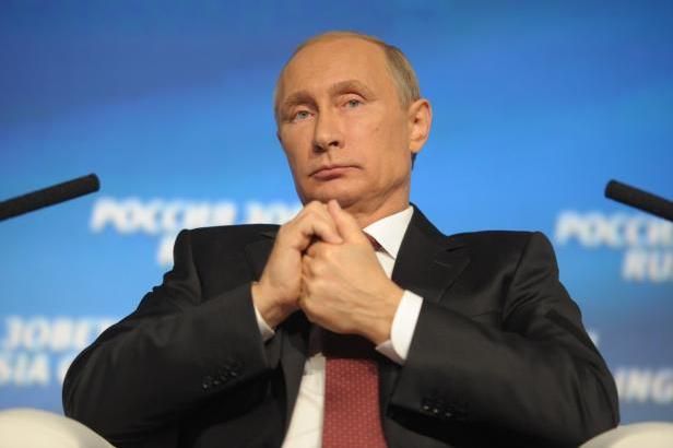 obrázek: 
Putin žádá rovnost, Merkelová odsuzuje protiislámské protesty
