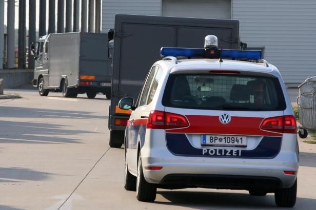 obrázek: Rakouské kontroly: Stovky uprchlíků, první zatčení a dlouhé kolony