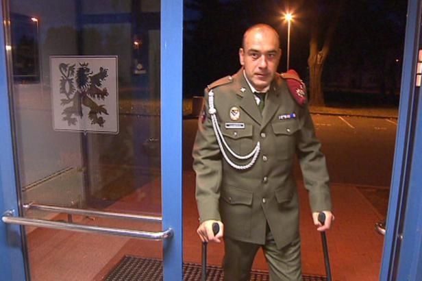 obrázek: Se Sobotkou přiletěl do USA i zraněný český voják. Čeká ho operace