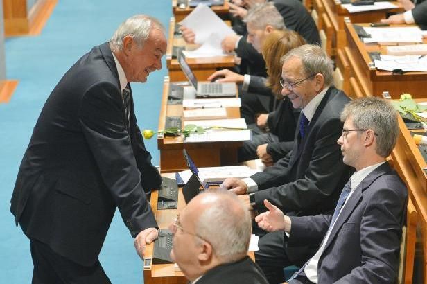 obrázek: Senátoři chtěli rokovat o americkém konvoji. Žádná debata ale nakonec nebyla