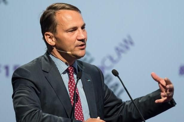 obrázek: Sikorski o odposleších: Teď má být politik hodný hošík 24 hodin denně