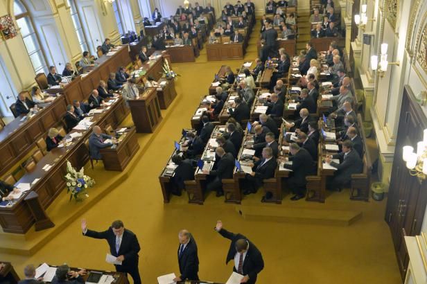 obrázek: Sněmovna zřídila komisi k reorganizaci policie, Šlachta byl u Zemana