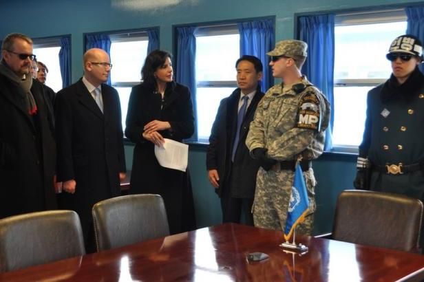 obrázek: Sobotka na horké půdě: navštívil hranici Jižní a Severní Koreje