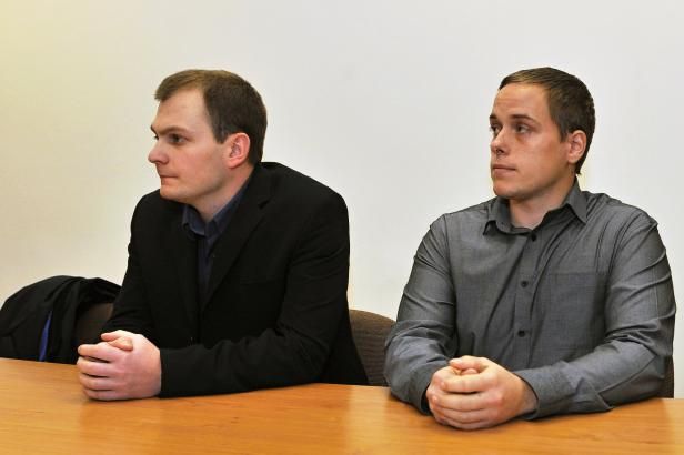 obrázek: Soud poslal dva policisty za ubití bezdomovce na osm let za mříže