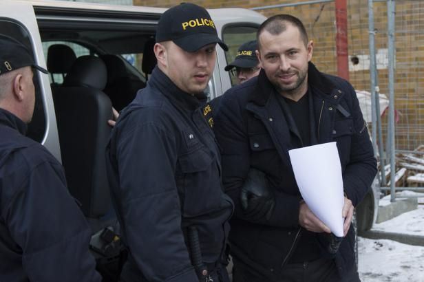 obrázek: Soud uvalil vazbu na advokáta Halu obviněného z podvodů. Projedná i Sisáka