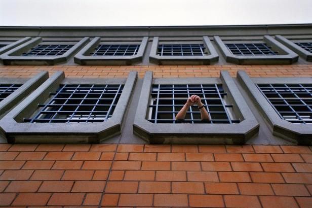 obrázek: Strážník, který před Vánoci střílel ve Vysokém Mýtě, je venku z vazby