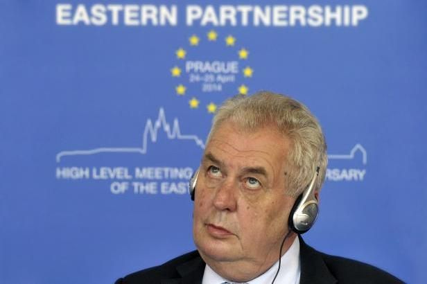 obrázek: \nTak pravil státník: Před kamerami exhibuje každý, včetně prezidenta\n