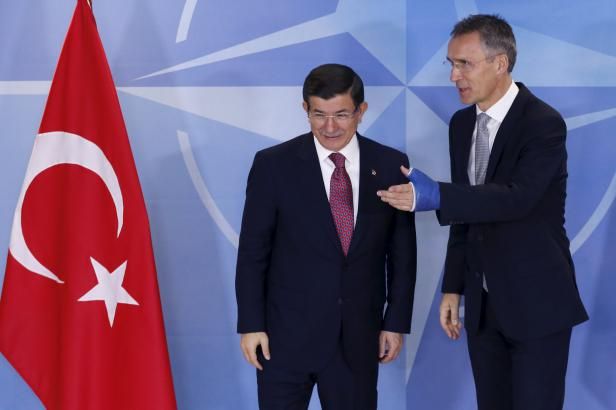 obrázek: Turecký premiér: Dokud budou v Sýrii útočit dvě koalice, hrozí další sestřely letadel