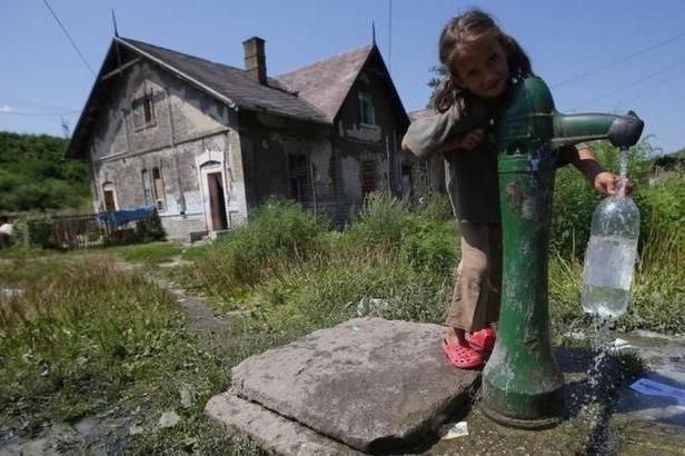 obrázek: Tvrdá kontrola a minimum pauz: Život chudých Romů pod vládou Jobbiku