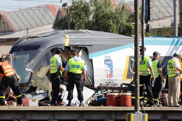 obrázek: U Studénky se pendolino srazilo s kamionem: Dva mrtví, další těžce zranění