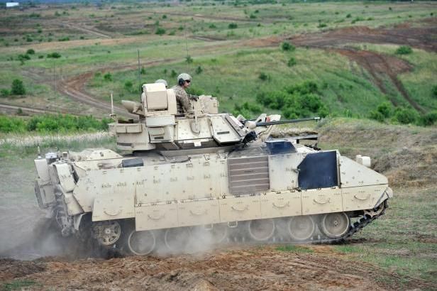 obrázek: USA rozmístí na východě Evropy 250 kusů bojové techniky