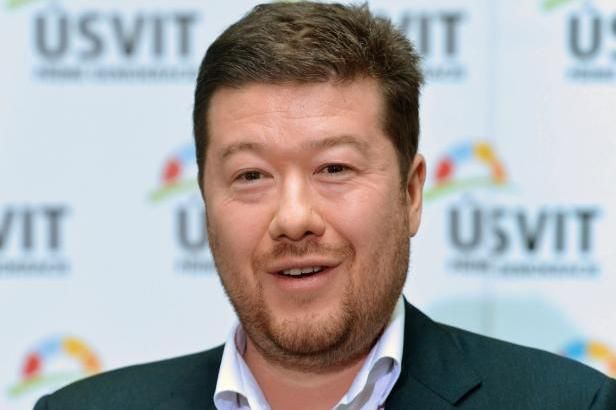 obrázek: Úsvit vyloučil Okamuru z poslaneckého klubu, chce po něm i 760 tisíc