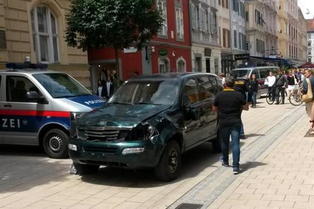 obrázek: Útok v centru Štýrského Hradce: Tři mrtví, desítky zraněných