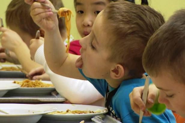 obrázek: Už nejen neziskovky: Na obědy pro sociálně slabé děti dá ministerstvo 30 milionů