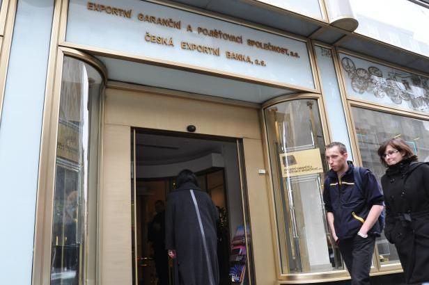 obrázek: V kauze podezřelých úvěrů ČEB policie navrhla obžalovat šest lidí