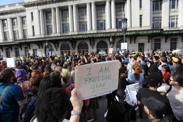 obrázek: V USA to vře. Zemí se šíří protipolicejní protesty