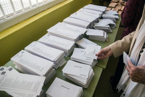 obrázek: Ve Španělsku zvítězili ve volbách lidovci, éra jednobarevných vlád ale končí