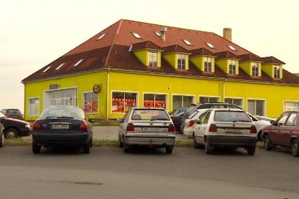 obrázek: \nVe Vysokem Mýtě zastřelil městský strážník mladíka z ochranky\n