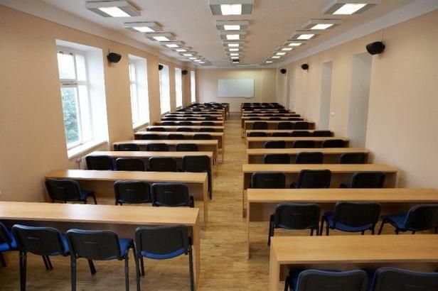 obrázek: Velká část studentů UJAK nesplňuje podmínky pro státnice