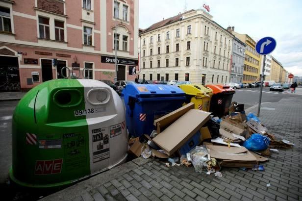 obrázek: \nVláda už ví, co s odpady. Její plán kritizují ekologové i firmy\n