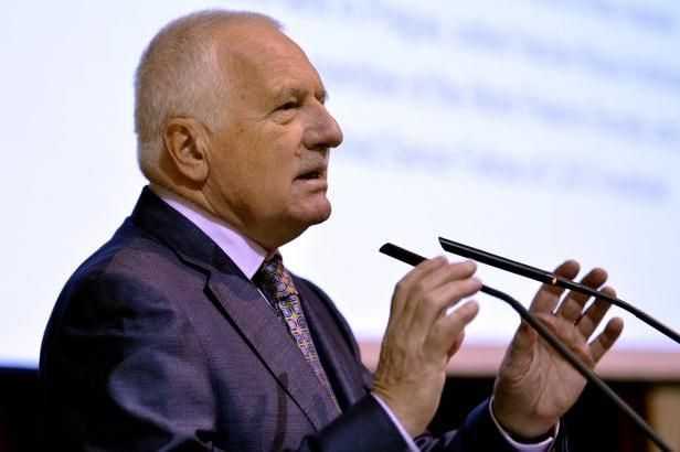 obrázek: Vycouvat a nechat ukrajinskou krizi Ukrajině, radí Klaus Evropě i Rusku