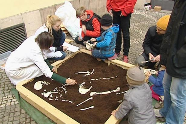 obrázek: Vykopávky mohou být i dobrodružné, ukazuje mezinárodní den archeologie