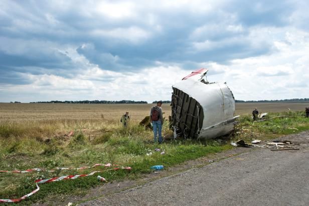 obrázek: \nVyšetřovatelé tragédie letu MH17 našli v tělech obětí úlomky rakety\n