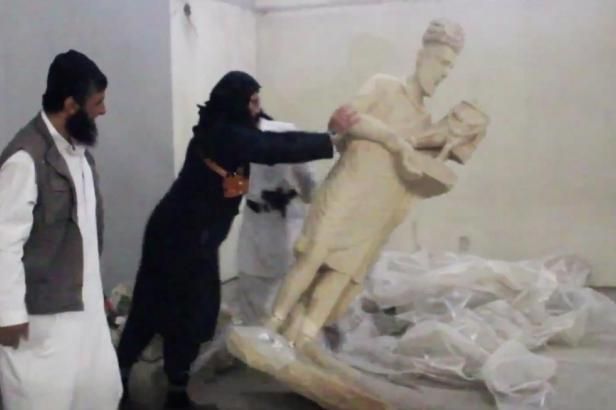 obrázek: Vzácné sochy z muzea? Pro nás jen modla, říkají islamisté při jejich ničení