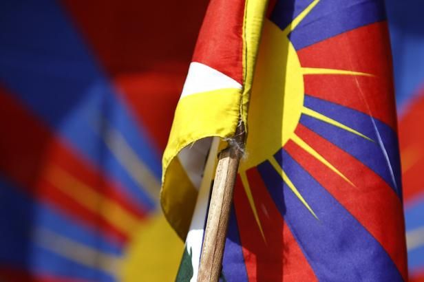 obrázek: Za krádež tibetské vlajky musí Číňan zaplatit 15 tisíc korun