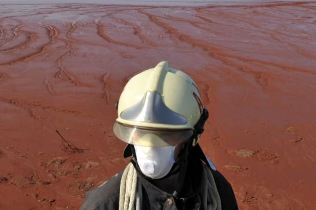 obrázek: Za rezavé maďarské tsunami možná nikdo sedět nepůjde