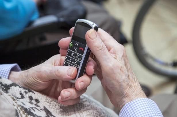 obrázek: Zastaralé jméno v telefonním seznamu naláká podvodníky na seniora