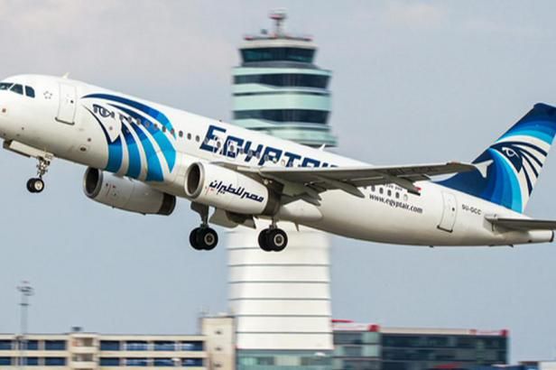 Záznamová skříňka letadla EgyptAir zachytila kouř na palubě