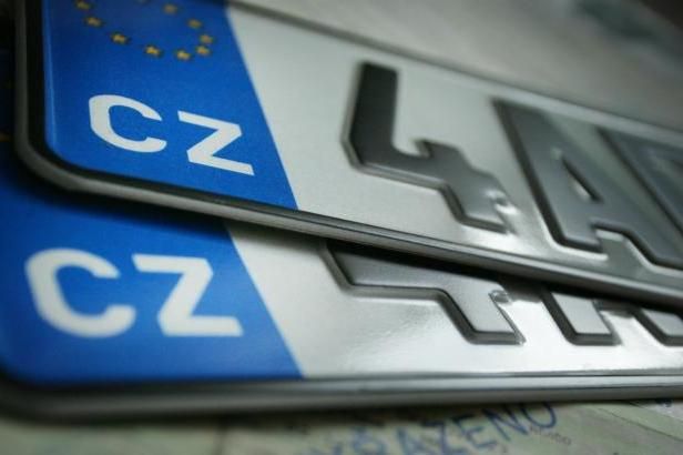 obrázek: Ze silnic zmizí nepřihlášená auta: Polopřevody dneškem končí