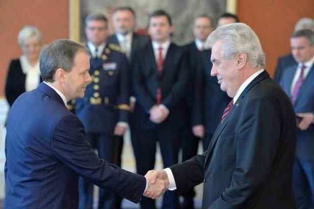obrázek: Zeman návrh na Chládkovo odvolání nepřijal. Chce se s ním sejít