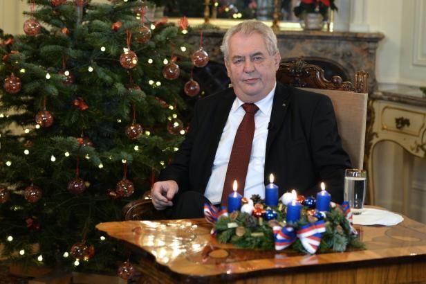 obrázek: \nZemanovo vánoční poselství: Sobotkova vláda dala lidem naději\n