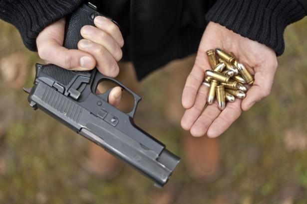 obrázek: Získat zbrojní průkaz není hračka, hodnotit by měl i psycholog