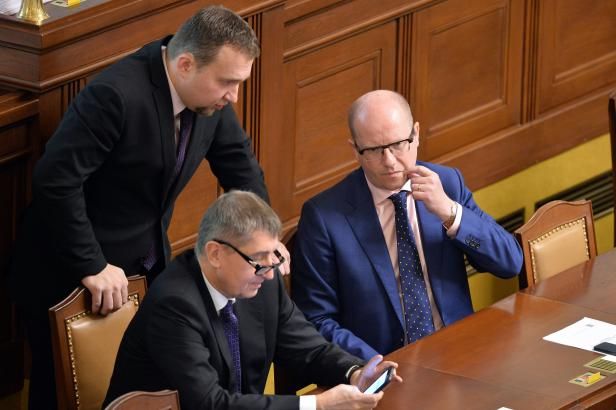 ŽIVĚ: Sněmovna má na programu privatizaci OKD i brexit