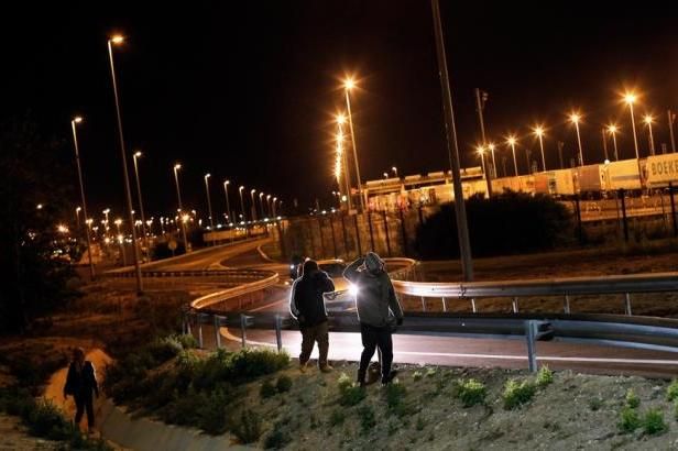 obrázek: Zoufalé pokusy dostat se do Británie mají další oběť