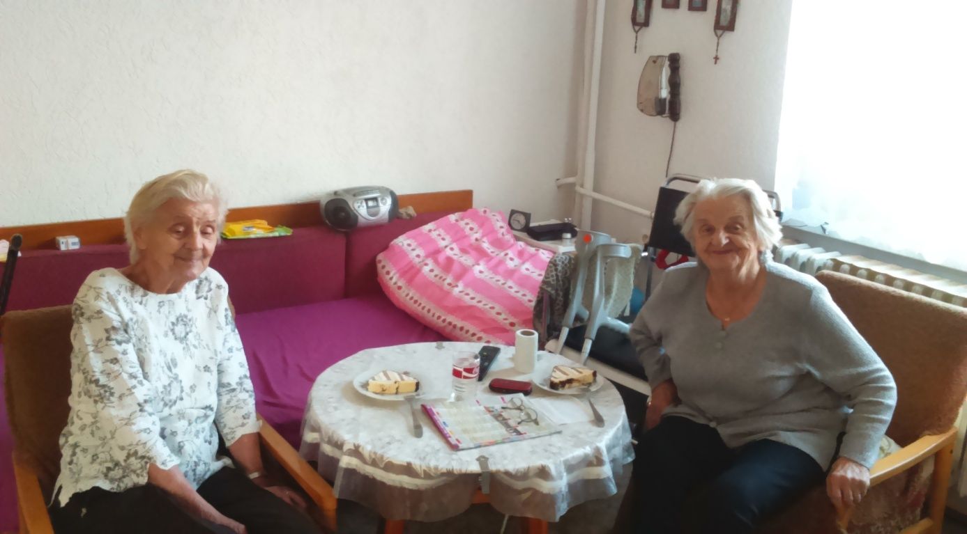 Plníme Vaše nevyslovená přání - milé setkání dvou kamarádek z dob dřívějších