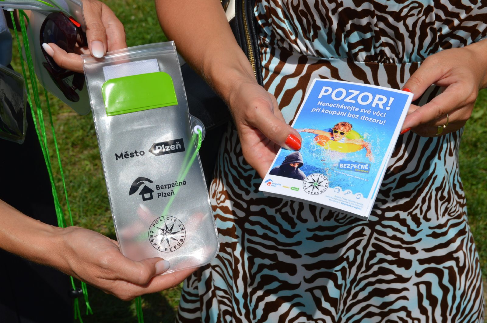 obrázek: Nechávat při koupání věci bez dozoru se nevyplácí