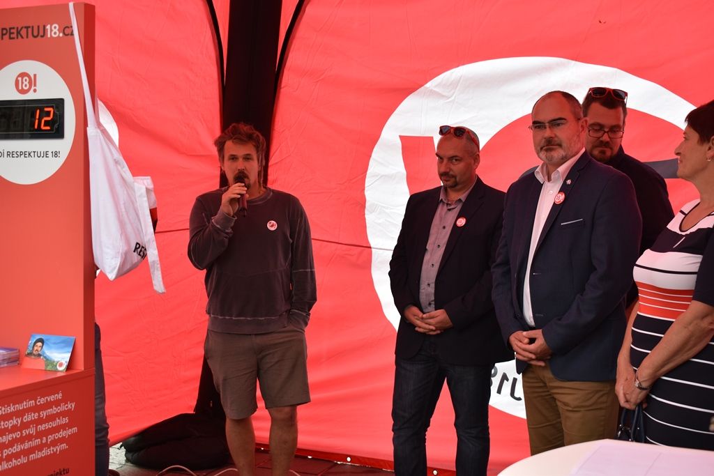 obrázek: Ondřej Bank v Plzni podpořil kampaň Respektuj 18
