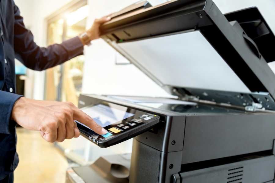 Inkoustová nebo laserová – který typ velkoformátové tiskárny si vybrat?