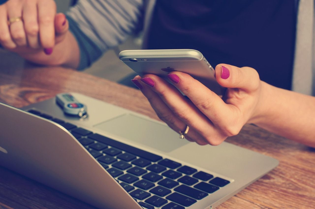 Jak vybrat nejlepší smartphone pro bezpečné online transakce